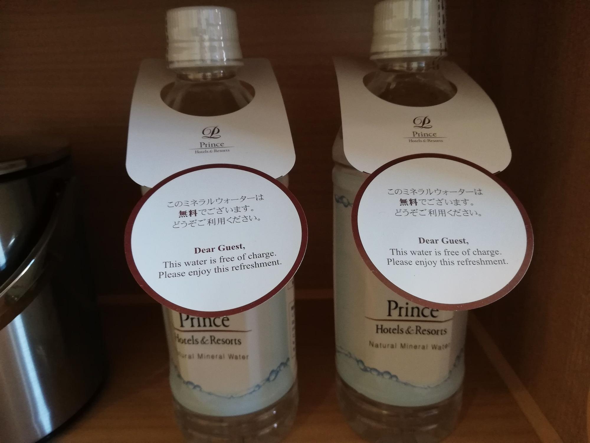 Sapporo Prince Hotel Esterno foto Bottled water at a hotel